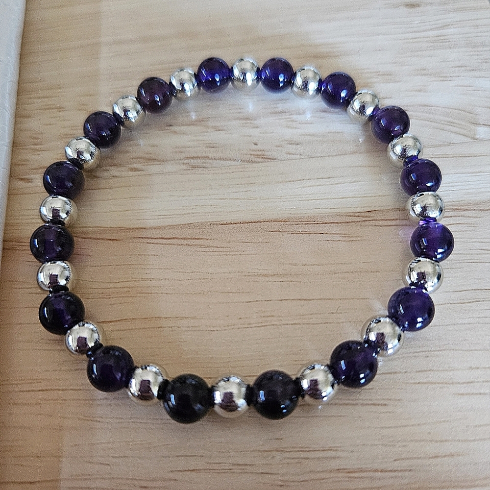 Amethyst & silver beaded stretch bracelet